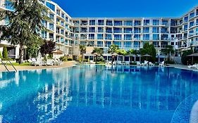 Atlantis Resort & 4 Swimming Pools & Spa & Апартамент